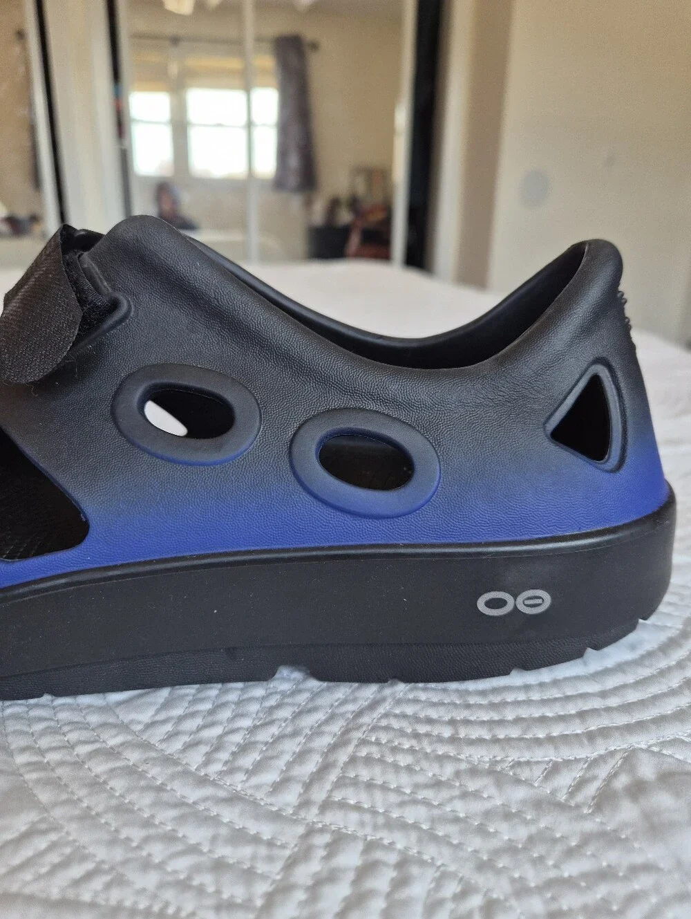EUC Oofos Oocandoo Recovery Sandals Size Men 11 Royal Blue Black
